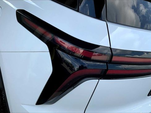 Used 2024 Chevrolet Traverse LT image 51