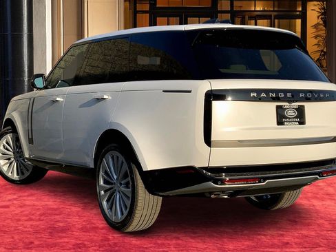 New 2025 Land Rover Range Rover SE image 3
