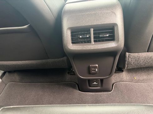 Used 2023 Chevrolet Equinox RS w/ RS Leather Package AWD/4WD image 38