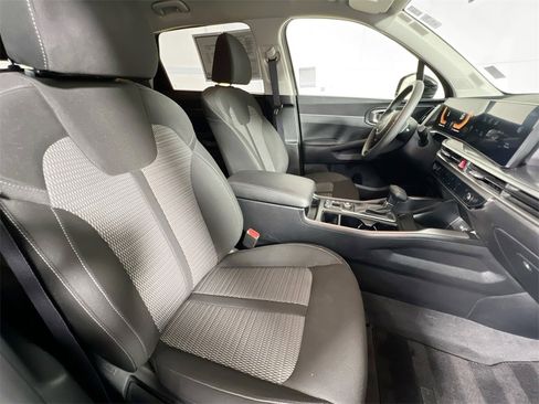 Certified 2024 Kia Sorento LX image 28