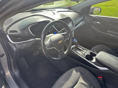 Used 2017 Chevrolet Volt LT w/ Comfort Package FWD image 11