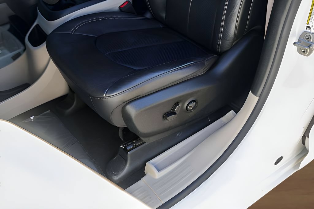 Used 2022 Chrysler Pacifica Touring-L AWD/4WD image 11