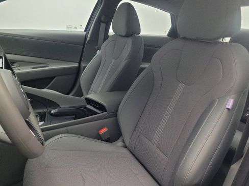 Used 2021 Hyundai Elantra SE image 17