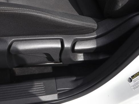 Used 2023 Nissan Rogue S FWD image 19