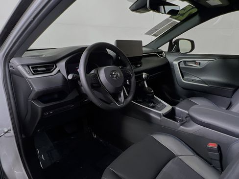 Used 2025 Toyota RAV4 XSE image 30