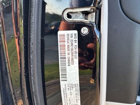 Used 2024 Chrysler Pacifica Touring-L FWD image 32
