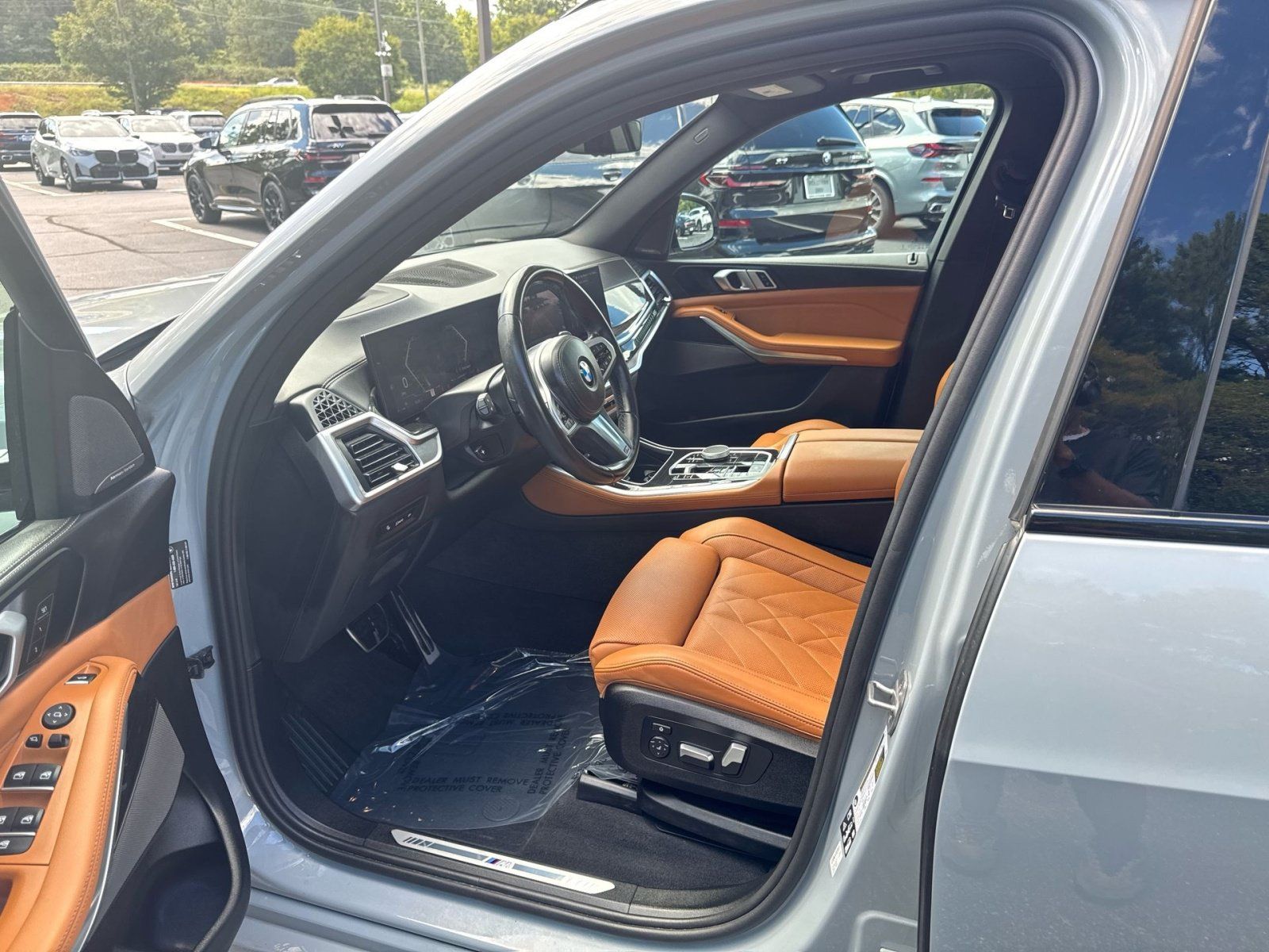 Used 2025 BMW X5 xDrive40i w/ M Sport Package AWD/4WD image 16