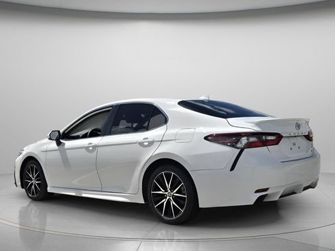 Used 2024 Toyota Camry SE FWD image 8