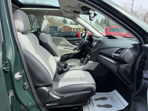 Used 2022 Subaru Forester Premium image 11