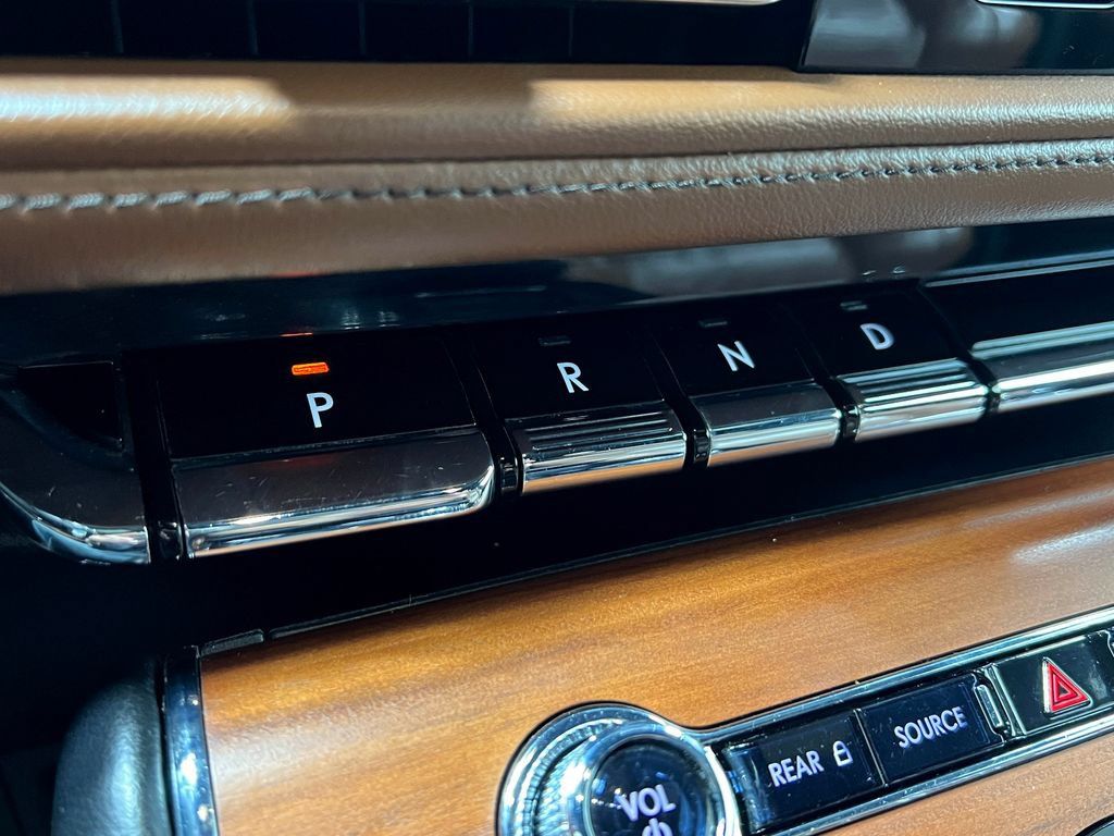 Used 2020 Lincoln Aviator Reserve w/ Elements Package Plus AWD/4WD image 28