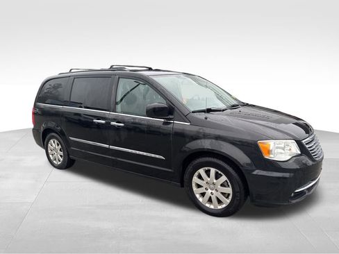 Used 2015 Chrysler Town & Country Touring w/ Driver Convenience Group image 8