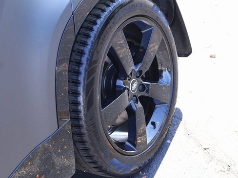 Used 2025 Land Rover Defender 130 V8 image 40