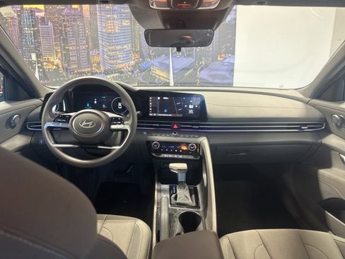 Used 2024 Hyundai Elantra SEL image 17