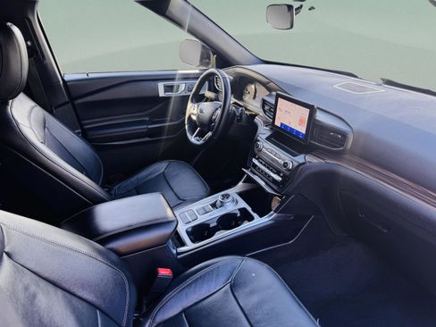 Used 2020 Ford Explorer Limited w/ Class III Trailer Tow Package image 36