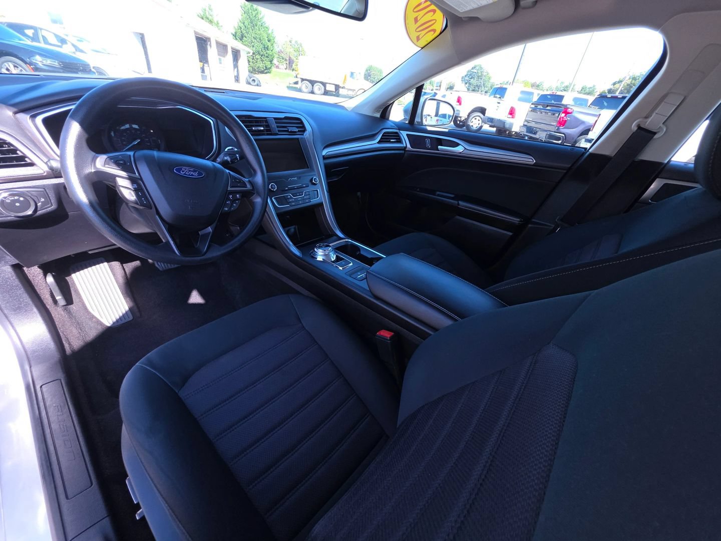 Used 2020 Ford Fusion SE FWD image 11
