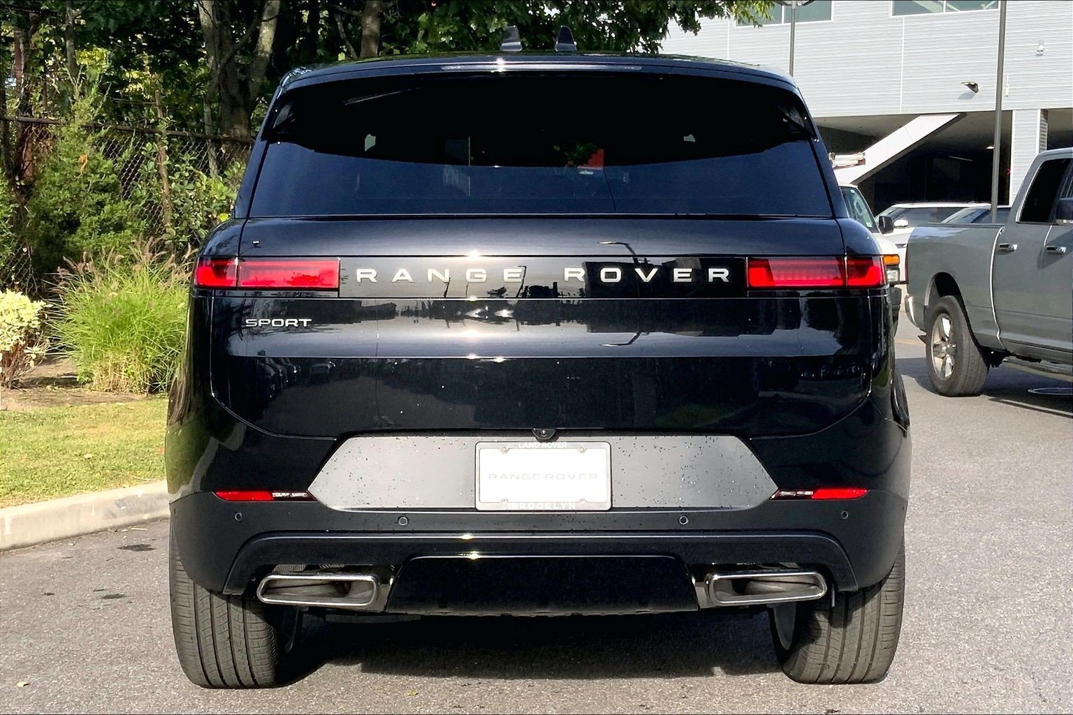 New 2027 Land Rover Range Rover Sport SE AWD/4WD image 4