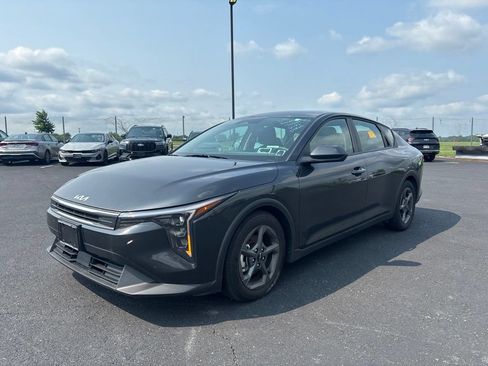 Certified 2025 Kia K4 FWD image 3