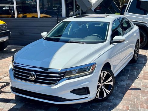 Used 2021 Volkswagen Passat 2.0T SE image 2