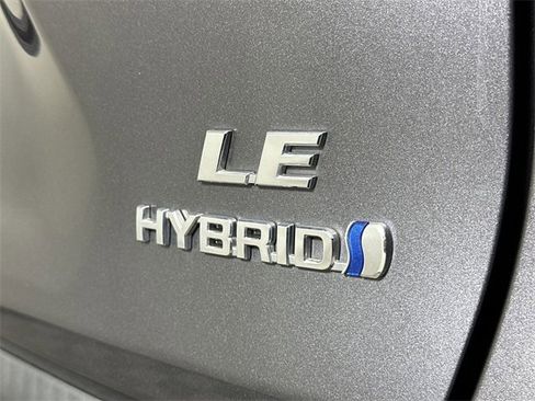 Used 2021 Toyota RAV4 LE image 32