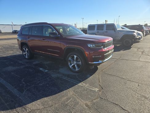 Used 2025 Jeep Grand Cherokee L Limited w/ Luxury Tech Group II image 4