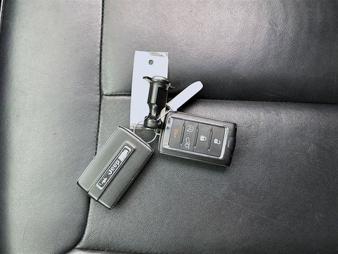 Used 2023 Jeep Grand Cherokee L Limited image 32