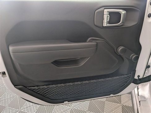 Used 2023 Jeep Wrangler Willys image 10