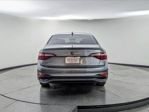 Used 2022 Volkswagen Jetta SE image 6