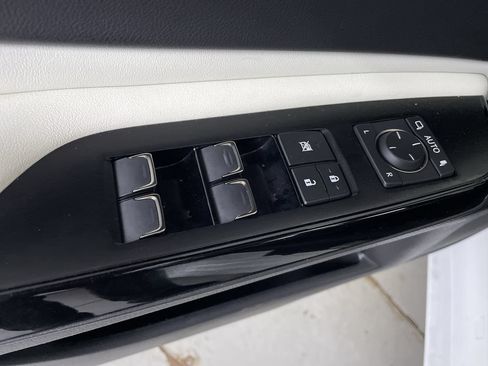 Used 2023 Lexus ES 350 F Sport w/ Accessory Package (Z1) FWD image 11
