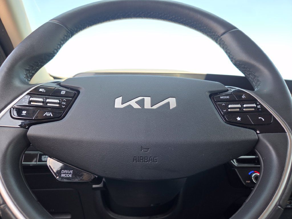 Used 2023 Kia Niro EX FWD image 32