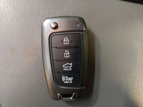 Used 2021 Hyundai Elantra SE FWD image 32