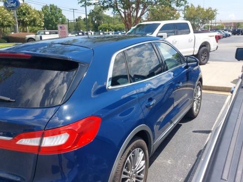 Used 2018 Lincoln MKX Reserve w/ Driver Assistance Package FWD image 5