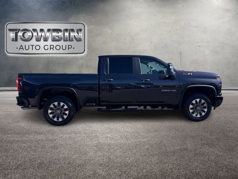 Used 2024 Chevrolet Silverado 2500 Custom w/ Custom Value Package AWD/4WD image 4
