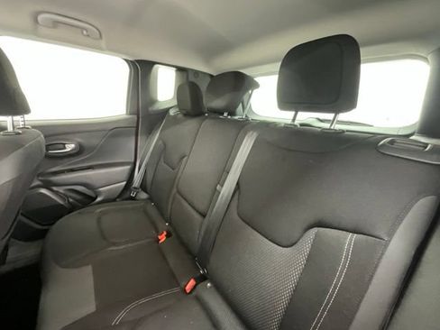 Used 2022 Jeep Renegade Latitude w/ Convenience Group AWD/4WD image 7