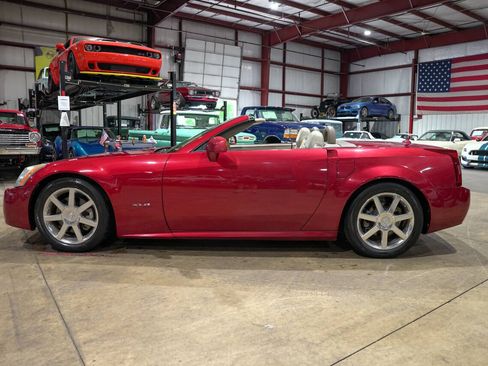 Used 2005 Cadillac XLR RWD image 4