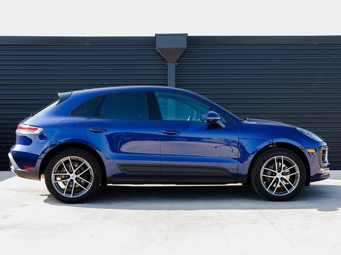 Certified 2025 Porsche Macan image 8