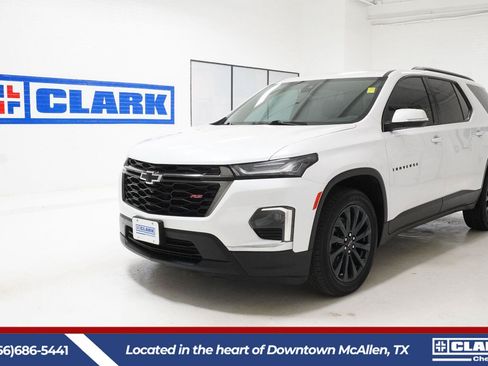 Used 2023 Chevrolet Traverse RS FWD image 1