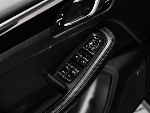 Used 2017 Porsche Macan GTS w/ Premium Package Plus AWD/4WD image 62