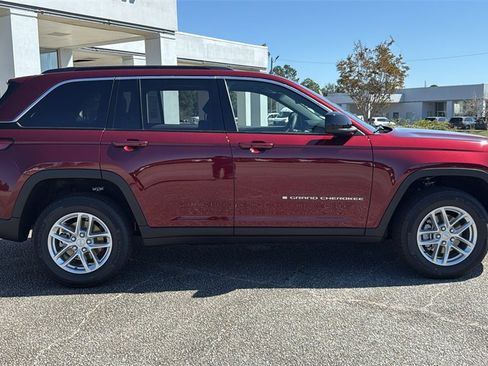 New 2025 Jeep Grand Cherokee Laredo X image 9