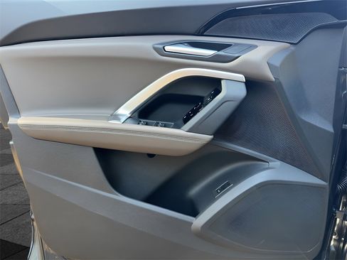 Used 2025 Audi Q5 Premium w/ Convenience Package image 35