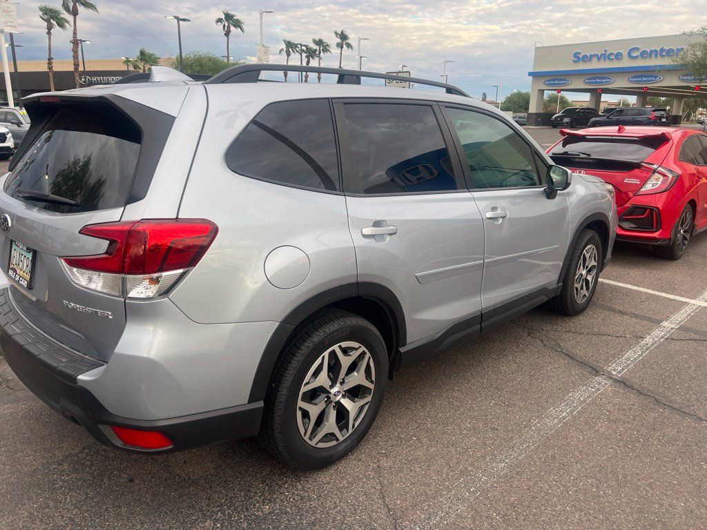 Used 2020 Subaru Forester Premium AWD/4WD image 6