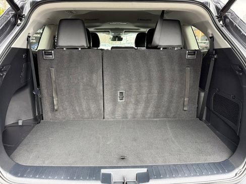 Certified 2023 Toyota Highlander XLE image 9