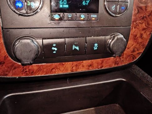 Used 2014 Chevrolet Suburban LT AWD/4WD image 46