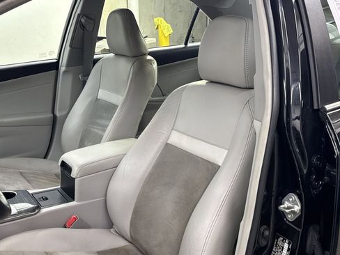 Used 2014 Toyota Camry XLE w/ Leather Package image 17