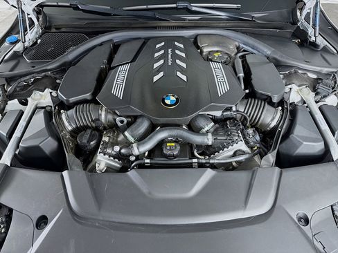 Certified 2022 BMW 750i xDrive image 32