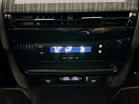 Used 2022 Jeep Wagoneer Series II w/ Premium Group I image 26