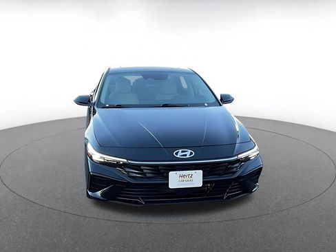 Used 2025 Hyundai Elantra Limited image 4