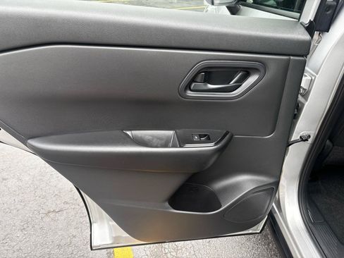 Used 2024 Nissan Rogue S AWD/4WD image 21