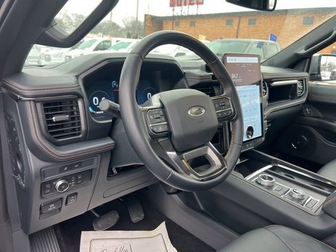 Certified 2022 Ford Expedition Platinum image 7