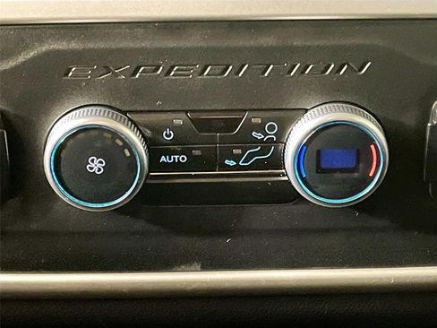 Used 2024 Ford Expedition XLT image 23