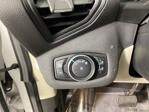 Used 2017 Ford Escape SE w/ SE Cold Weather Package AWD/4WD image 20